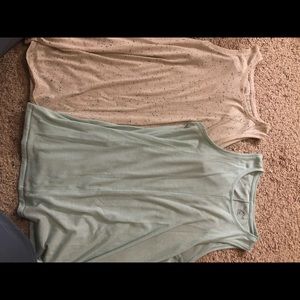 2 maternity sleeveless shirts